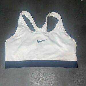 Women’s medium dry fit Nike sports bra